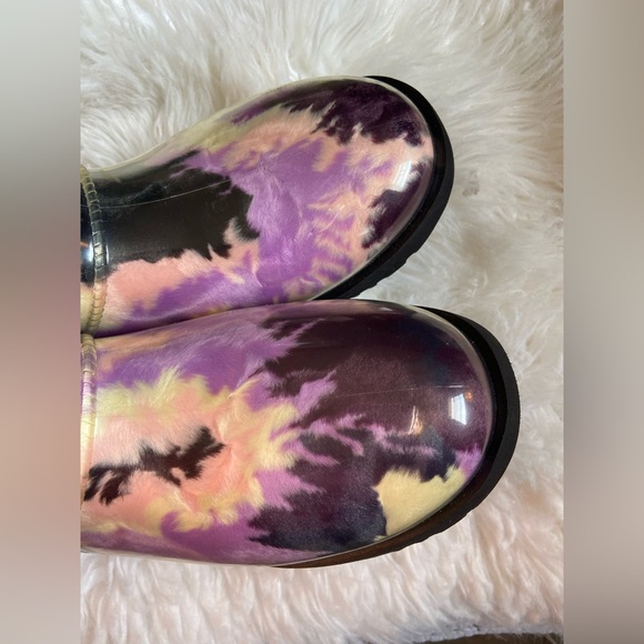 UGG classic clear mini tie dye magnolia fur boots size 8 - Picture 8 of 9